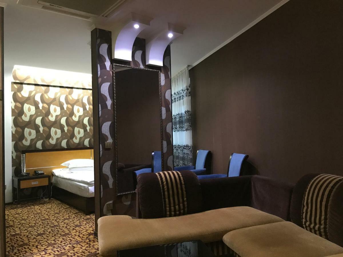 Hotel Zhibek Zholy Chimkent Extérieur photo